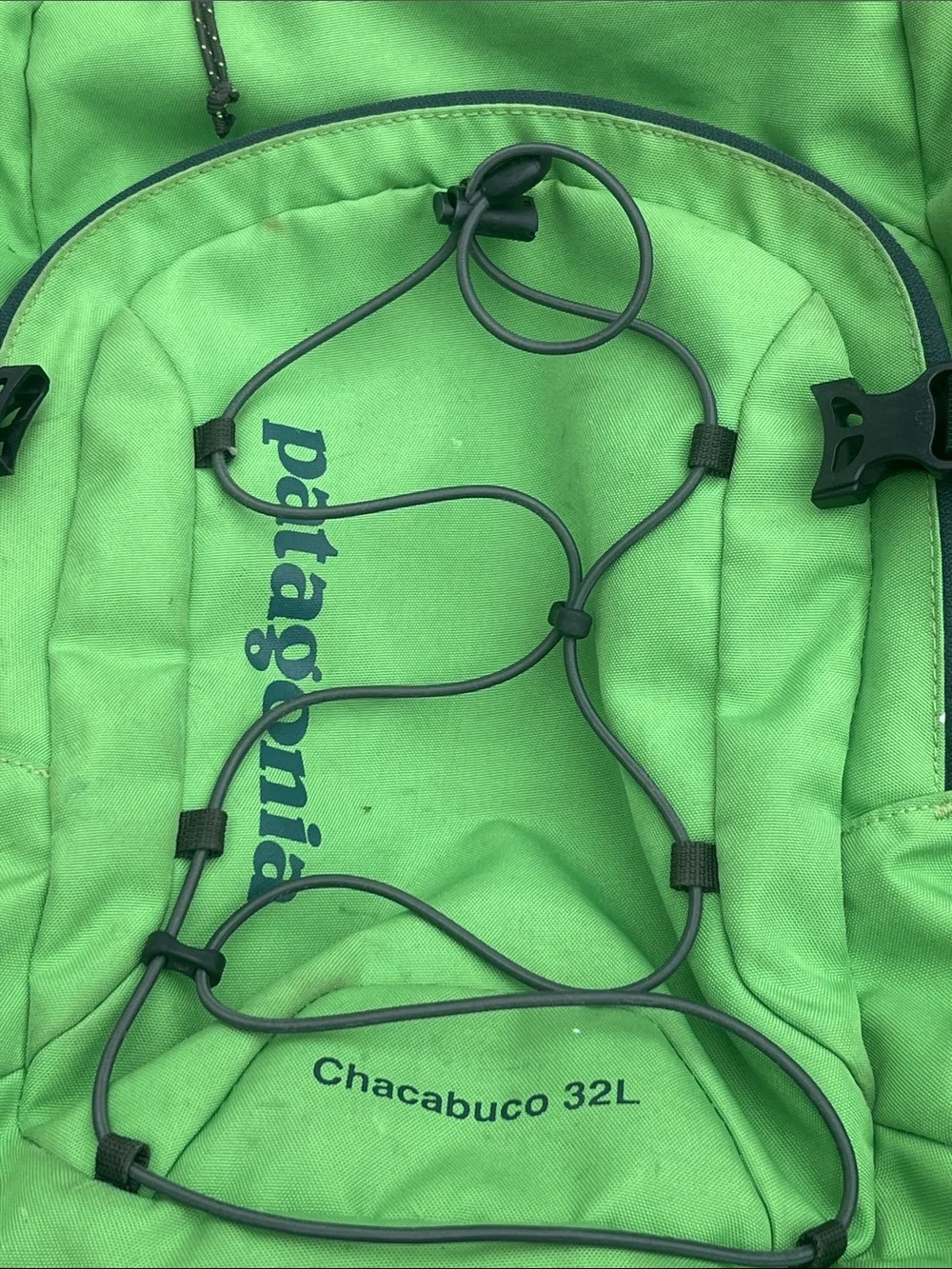 Patagonia Chacabuco 32L Bright Green & Dark Gray Backpack Daypack Travel Bag